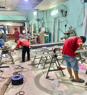 XƯỞNG SẢN XUẤT & MÁY MÓC CÔNG NGHỆ TIÊN TIẾN 